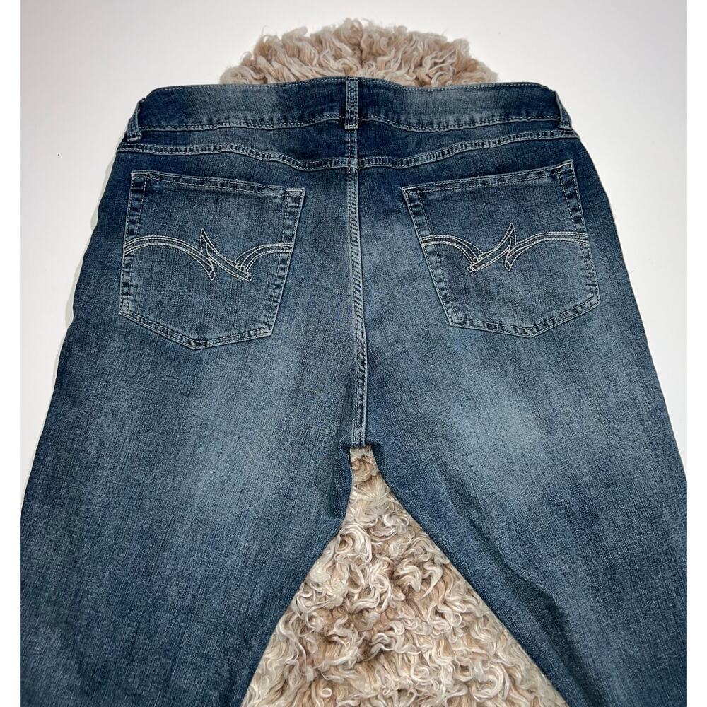 Wrangler women’s straight leg blue jeans - Picture 13 of 14